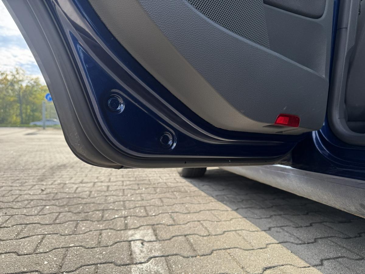 VW Jetta 1K2 original T&uuml;r hinten links LD5Q Shadow Blue Rohbau Bj.2009